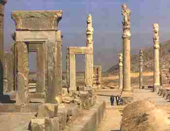 splendor of Persepolis lasted only two centuries. Its majestic audience halls and residential palaces perished in flames when Alexander the Great conquered and looted Persepolis not long before the death of Dariush III , in 330 BC , and carried away its treasures on 20 ,000 mules and 5 ,000 camels
